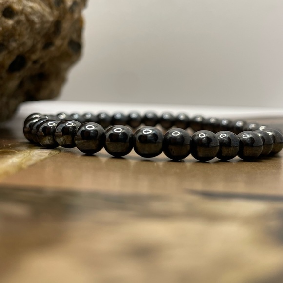 Natural gemstone Bracelet Hematite, stretchable fits all wrist sizes - Picture 9 of 12